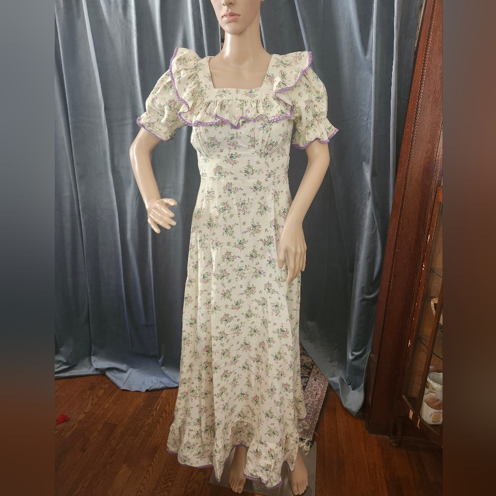 Vintage Floral Ruffle Maxi Dress